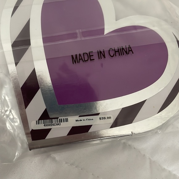 Henri Bendel New York Shopping Bag, Note Pad, Box and Ribbon - Picture 3 of 5